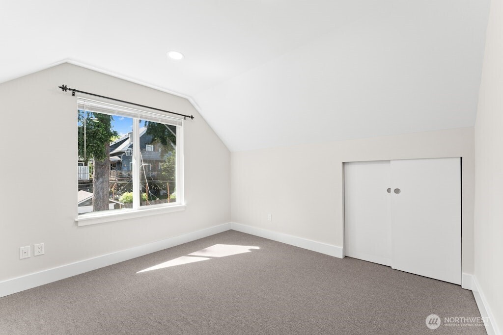 5243 19th Avenue NE, Seattle, WA 98105