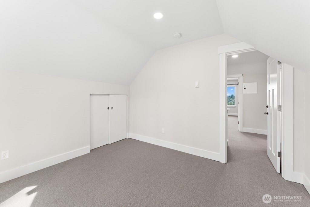 5243 19th Avenue NE, Seattle, WA 98105