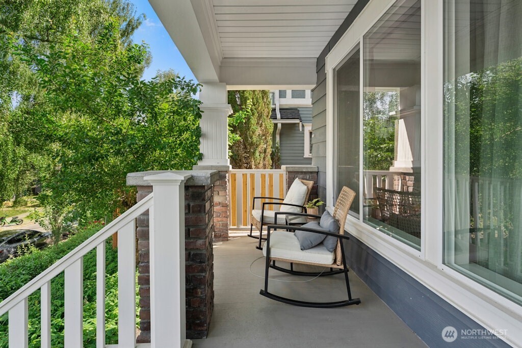5243 19th Avenue NE, Seattle, WA 98105