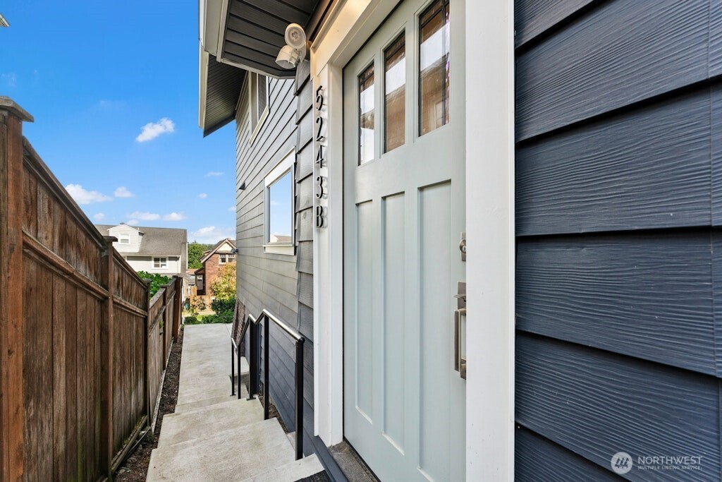 5243 19th Avenue NE, Seattle, WA 98105