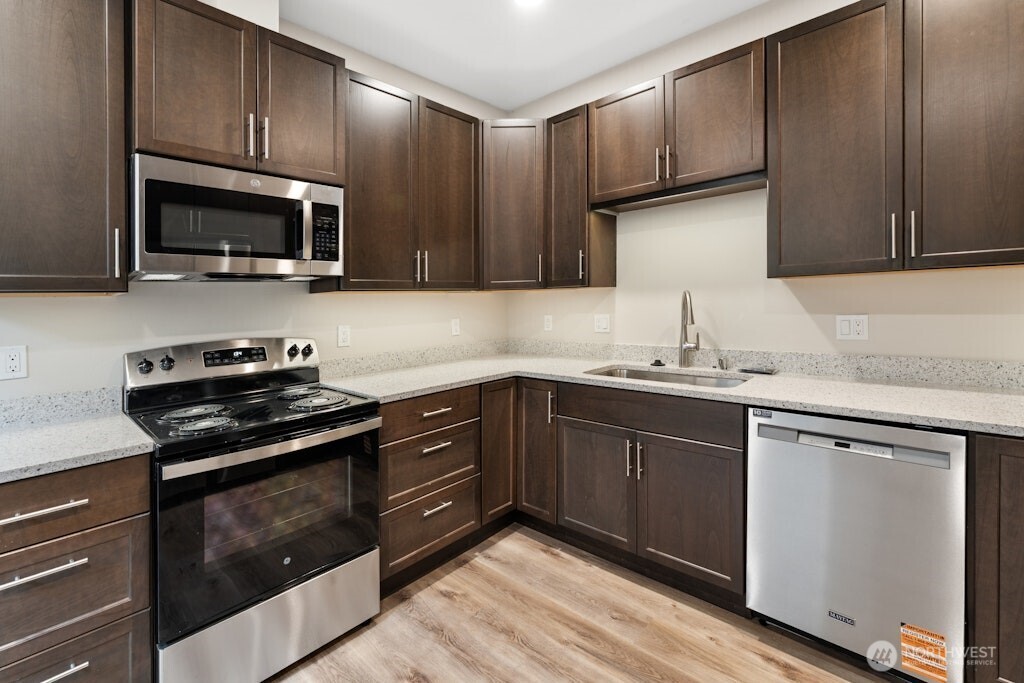 5243 19th Avenue NE, Seattle, WA 98105