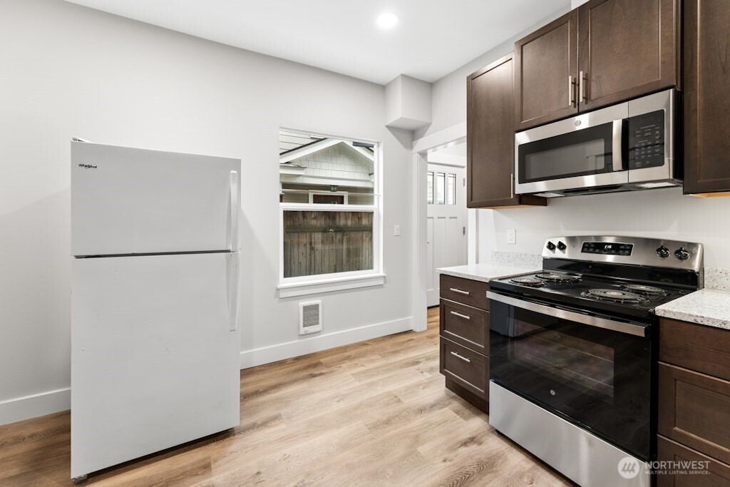 5243 19th Avenue NE, Seattle, WA 98105