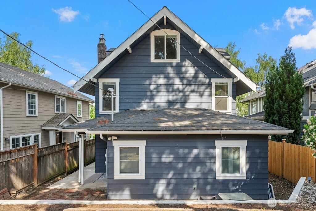 5243 19th Avenue NE, Seattle, WA 98105