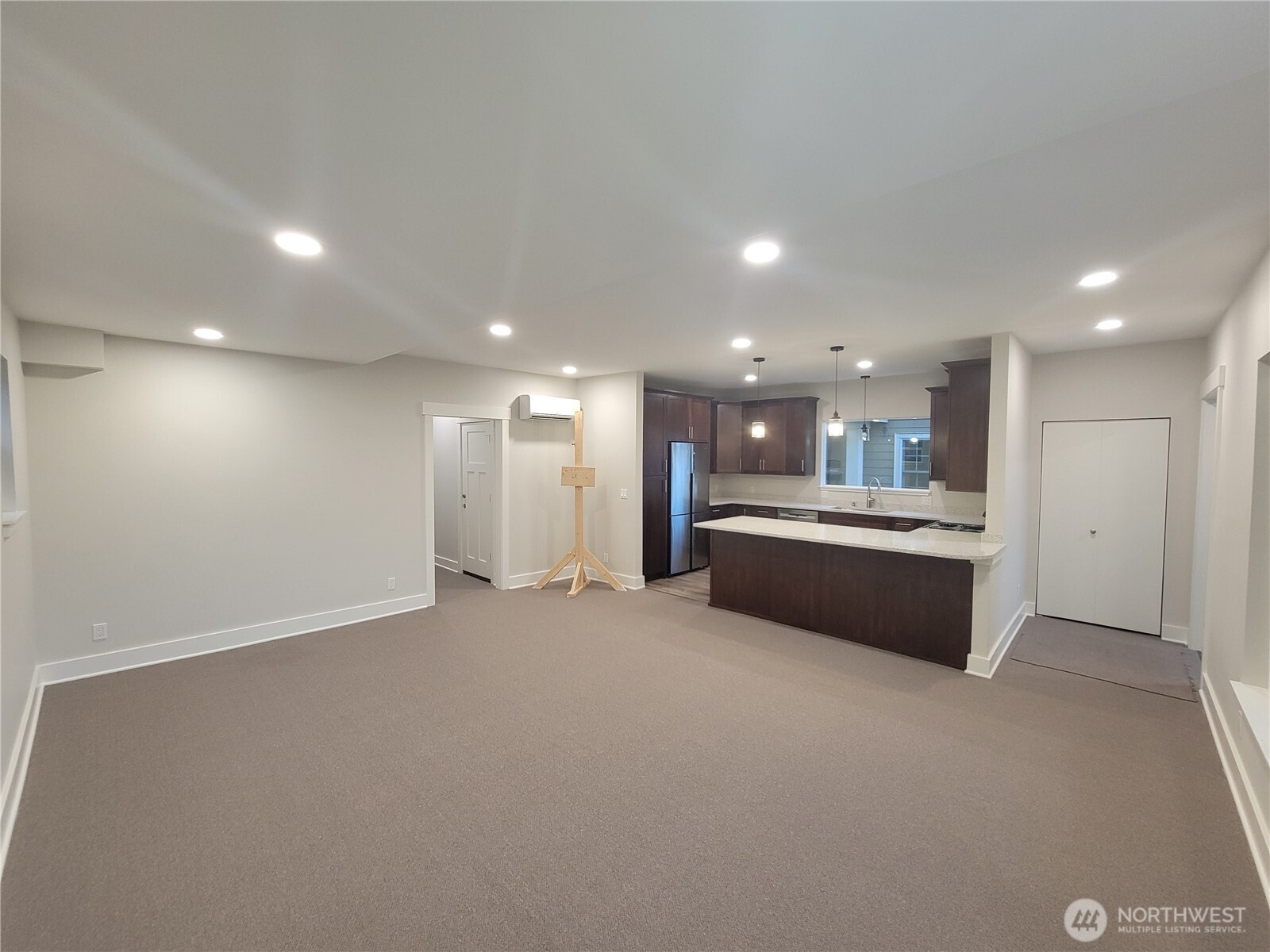 5243 19th Avenue NE, Seattle, WA 98105