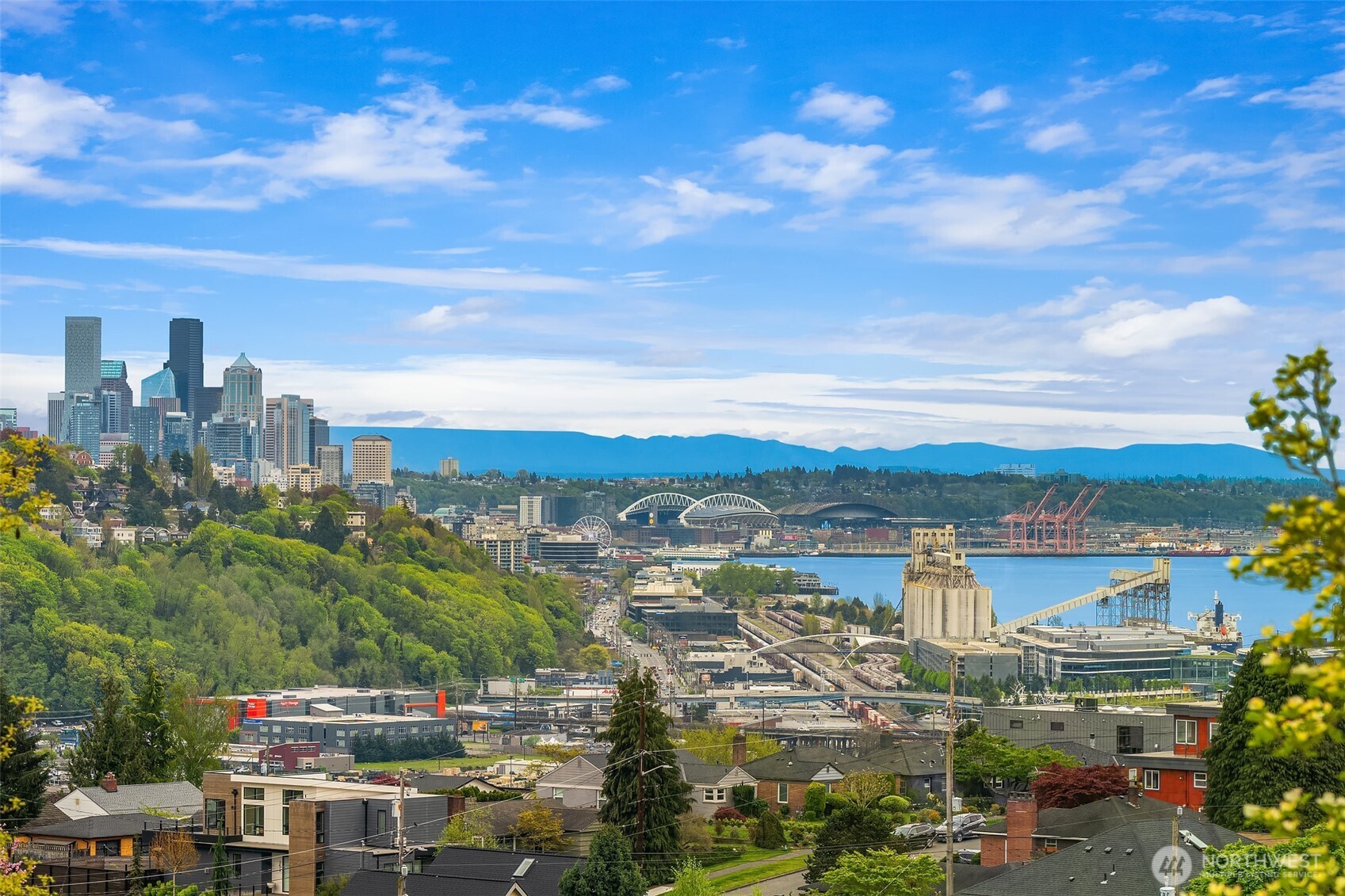 2820 27th Avenue W, Seattle, WA 98199