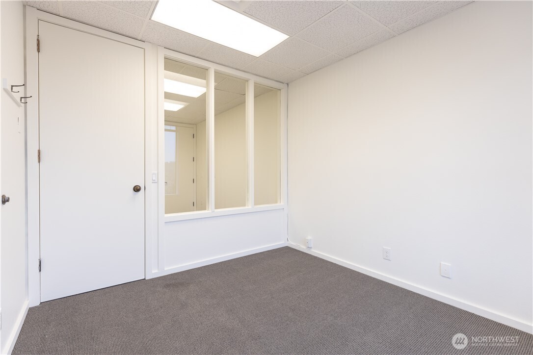 755 Winslow Way E #306, Bainbridge Island, WA 98110