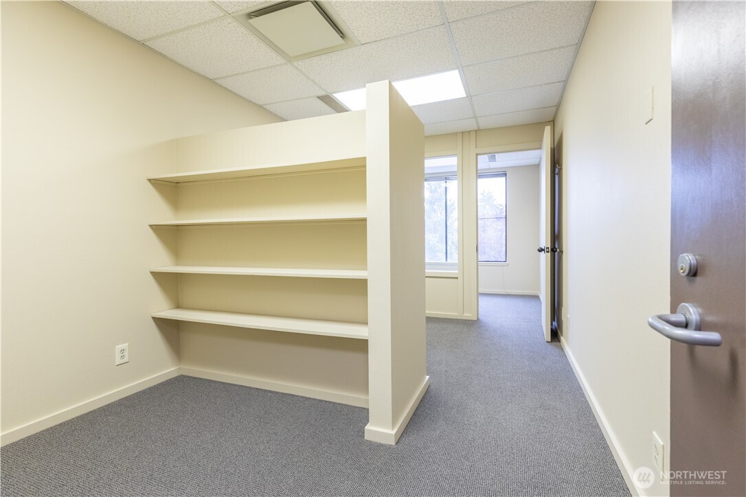 755 Winslow Way E #206, Bainbridge Island, WA 98110
