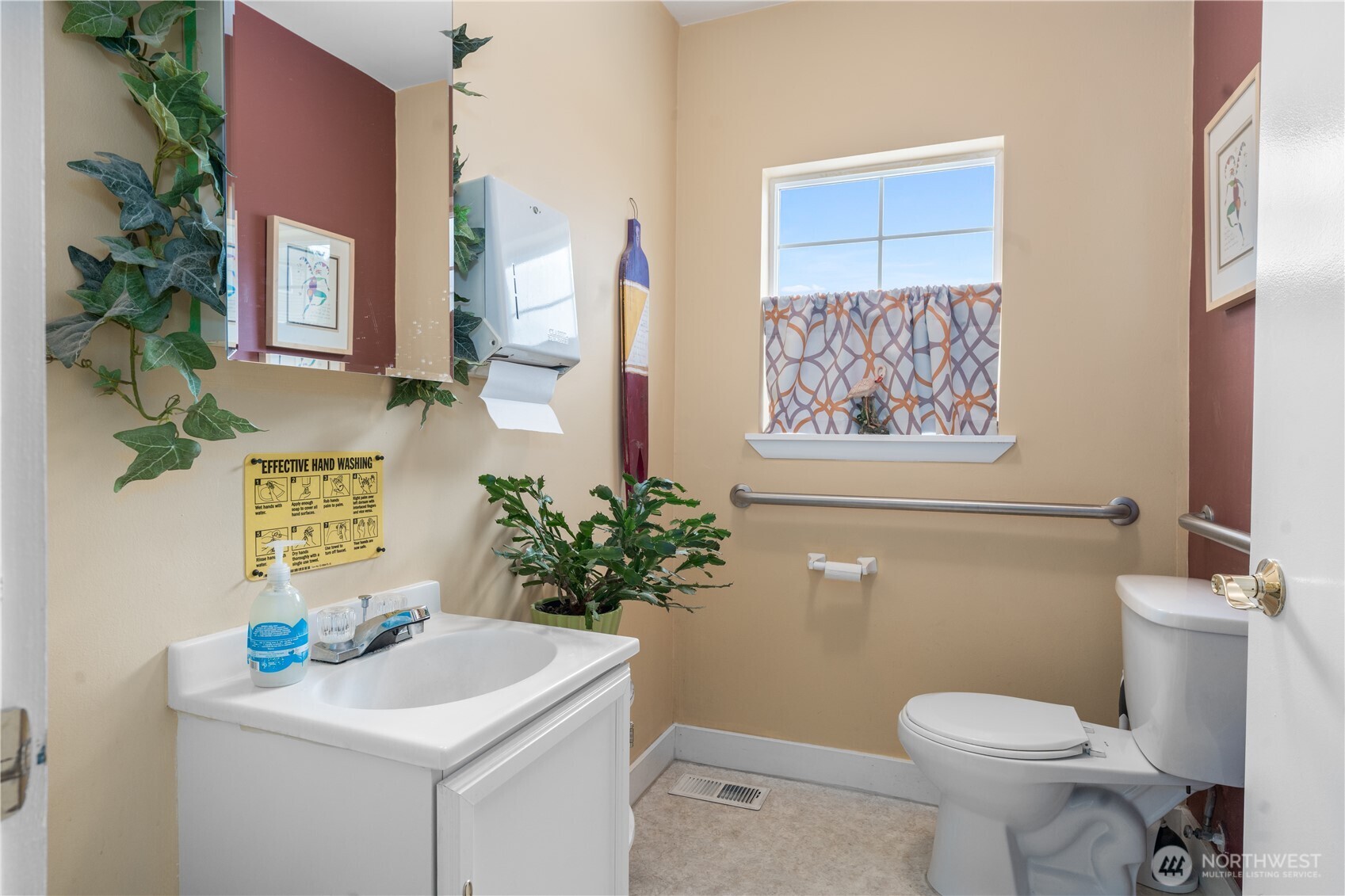 18978 Front Street NE, Poulsbo, WA 98370