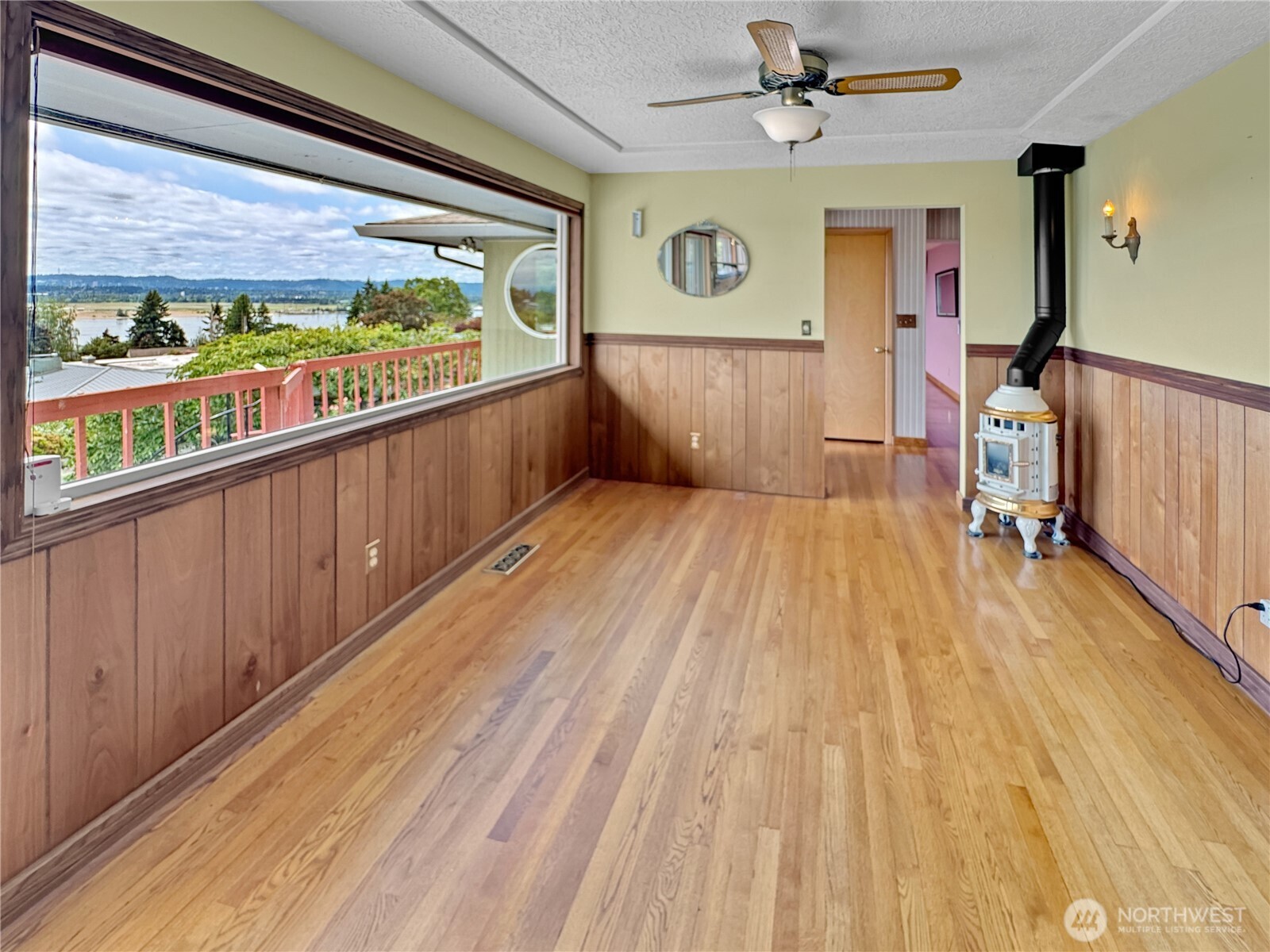 6814 Sleret Avenue , Vancouver, WA 98664