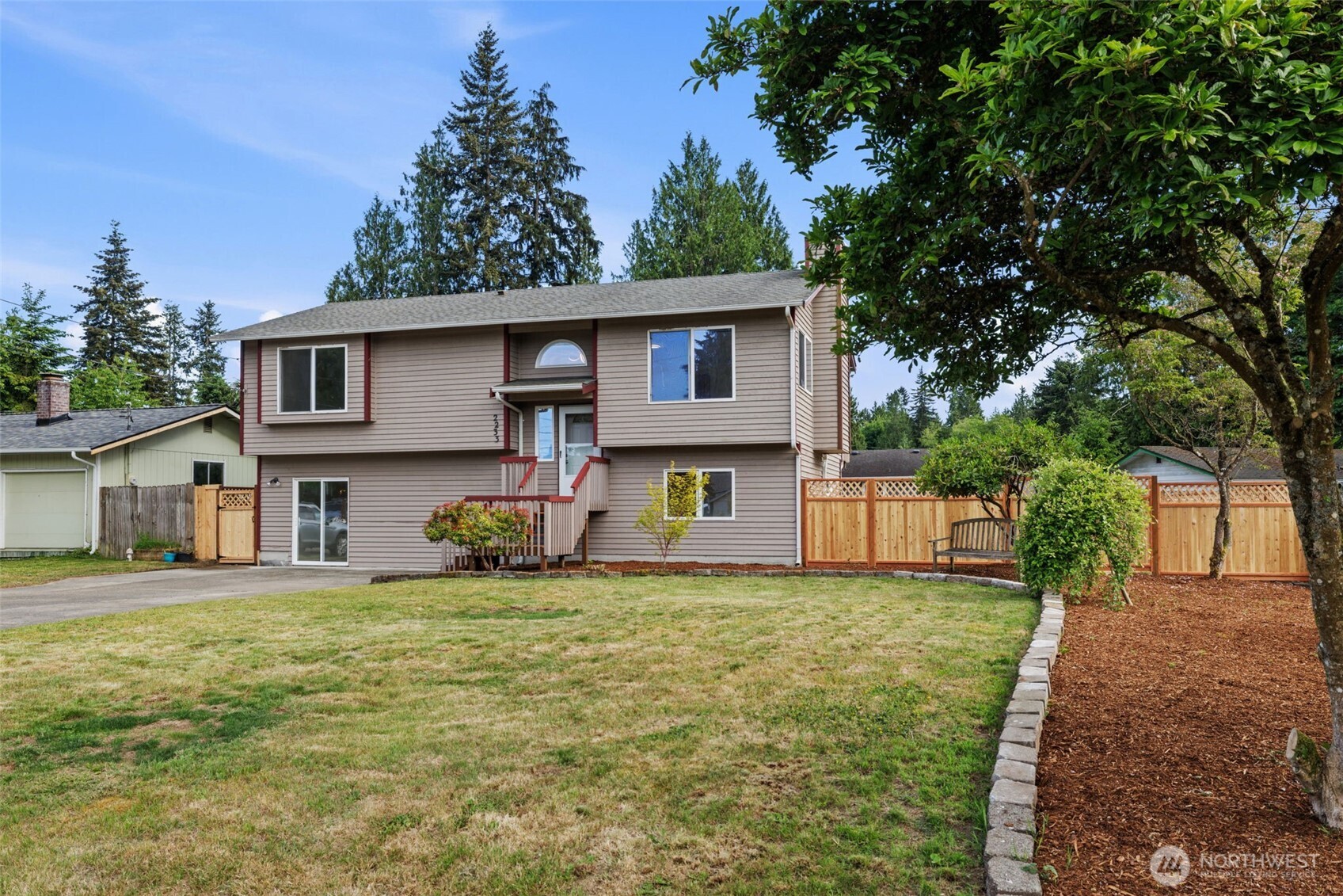 2233 NW Clinton Avenue , Poulsbo, WA 98370