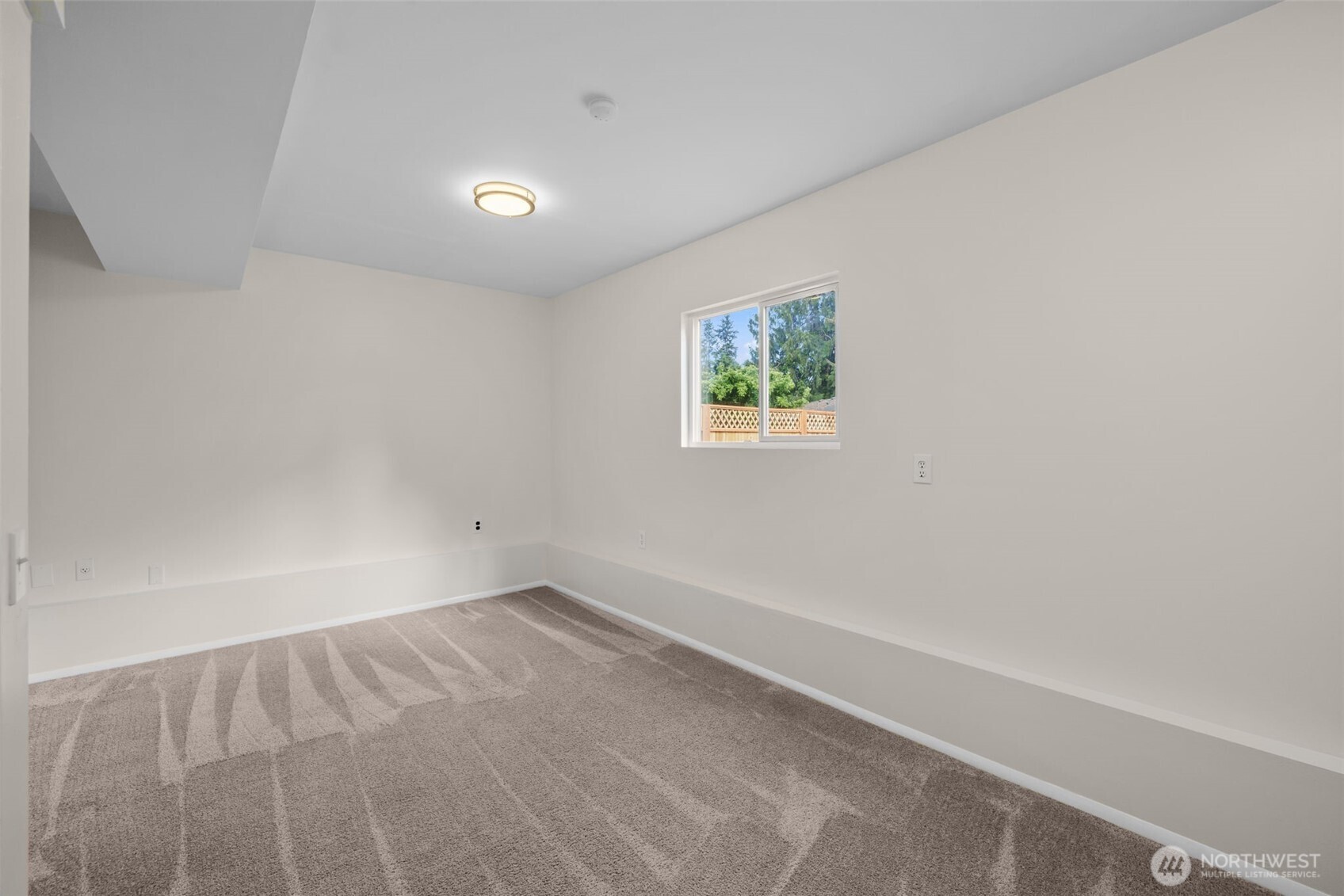 2233 NW Clinton Avenue , Poulsbo, WA 98370