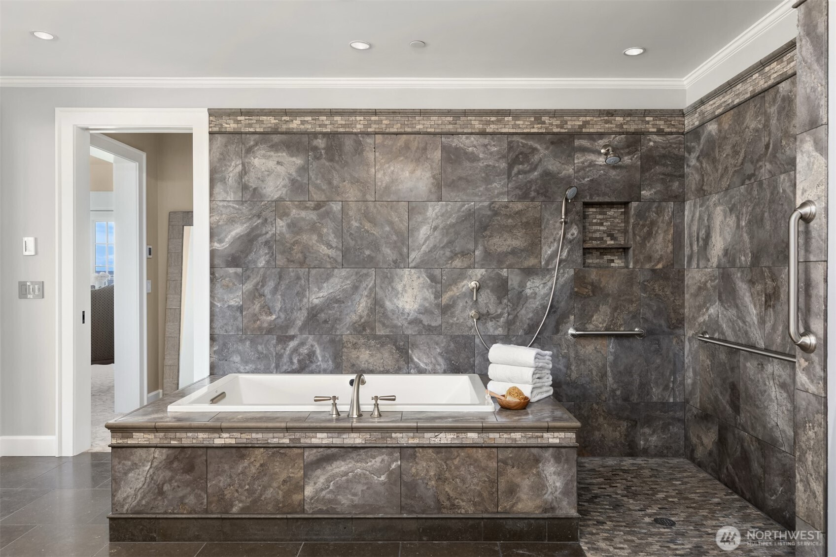 5128 Rockaway Beach Road NE, Bainbridge Island, WA 98110