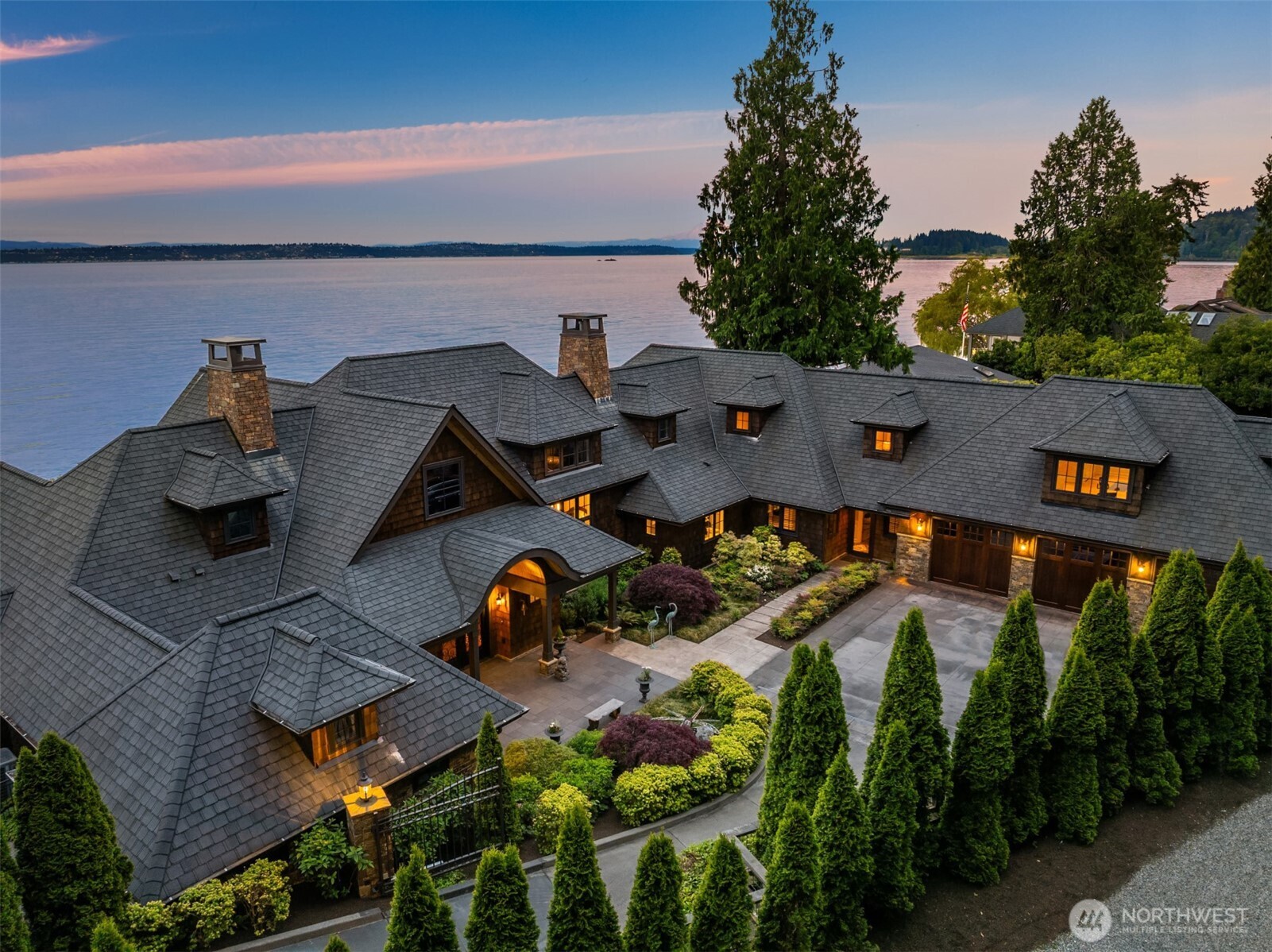 5128 Rockaway Beach Road NE, Bainbridge Island, WA 98110