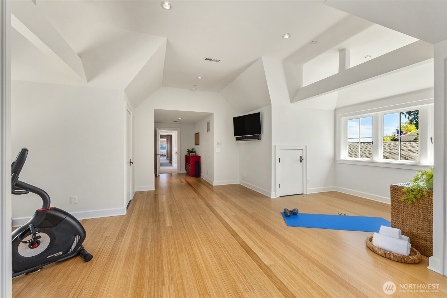 5128 Rockaway Beach Road NE, Bainbridge Island, WA 98110