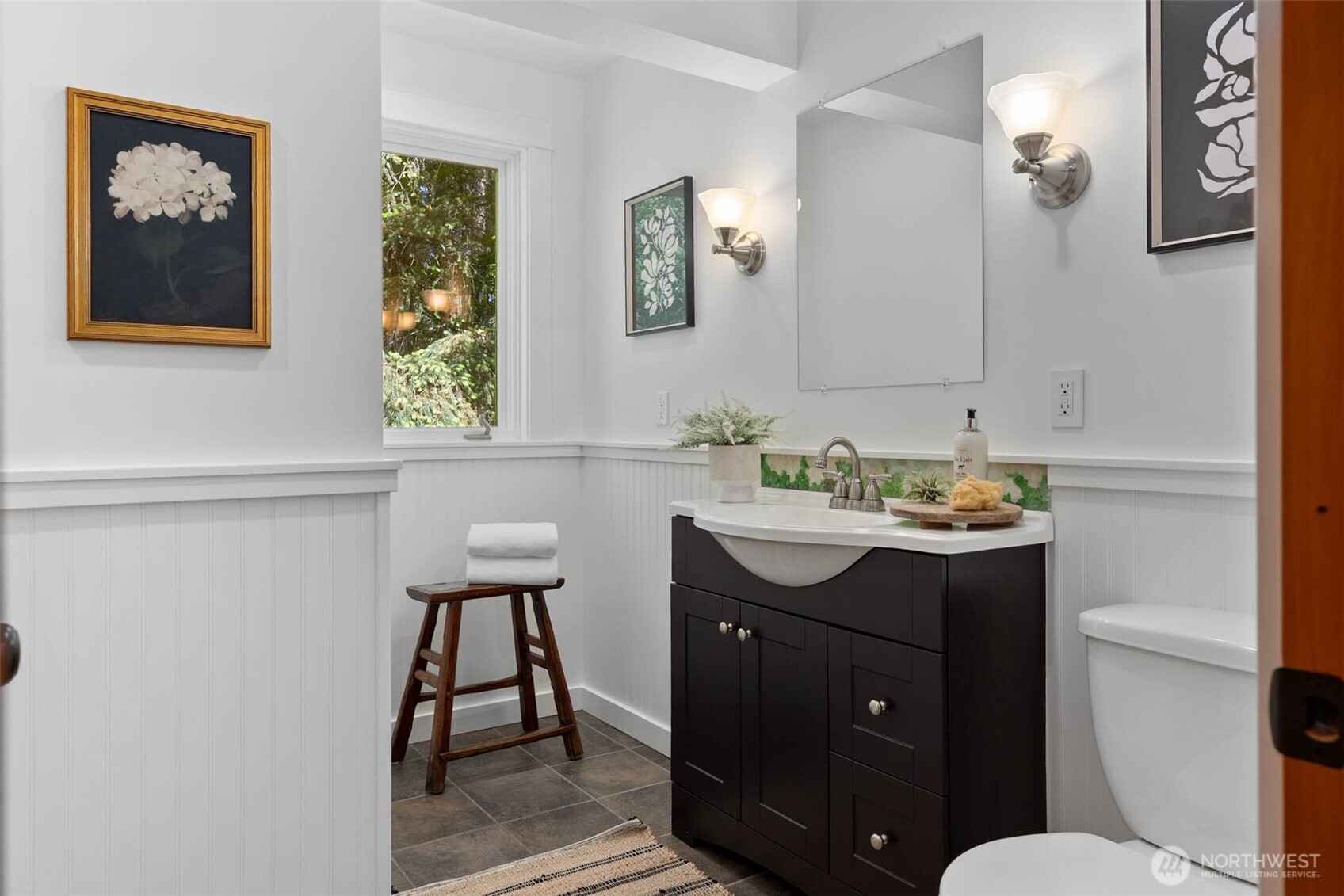 7026 Island Center Road NE, Bainbridge Island, WA 98110