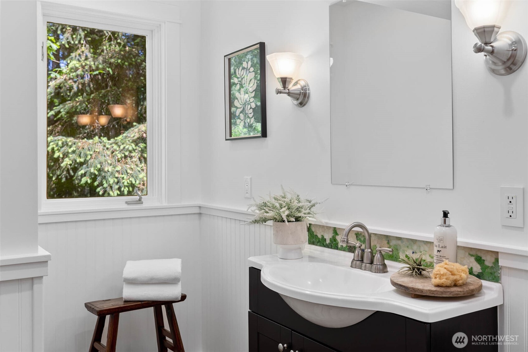 7026 Island Center Road NE, Bainbridge Island, WA 98110