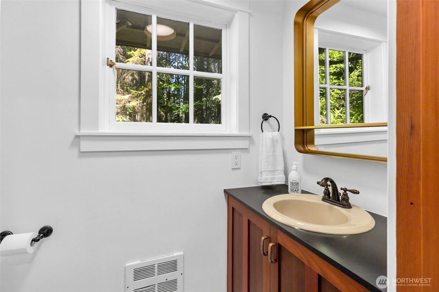 7026 Island Center Road NE, Bainbridge Island, WA 98110