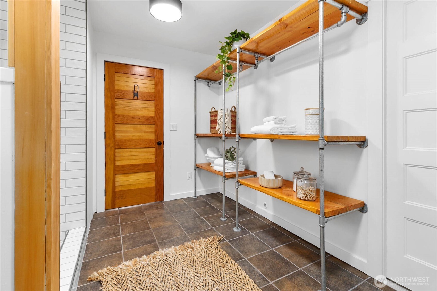 7026 Island Center Road NE, Bainbridge Island, WA 98110