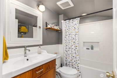 14268 N Madison Avenue NE, Bainbridge Island, WA 98110 - Photo 20