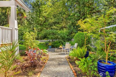 14268 N Madison Avenue NE, Bainbridge Island, WA 98110 - Photo 2