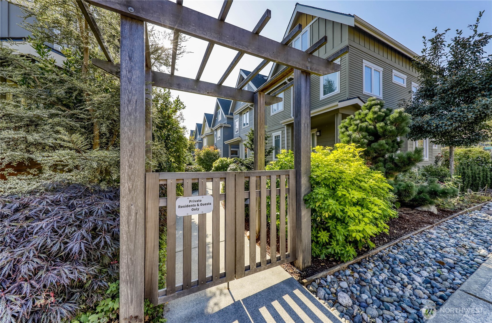 690 Wintersweet Road NE, Bainbridge Island, WA 98110