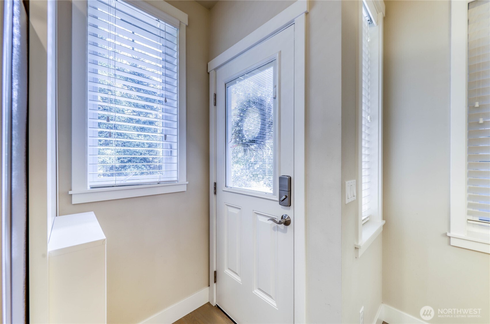 690 Wintersweet Road NE, Bainbridge Island, WA 98110
