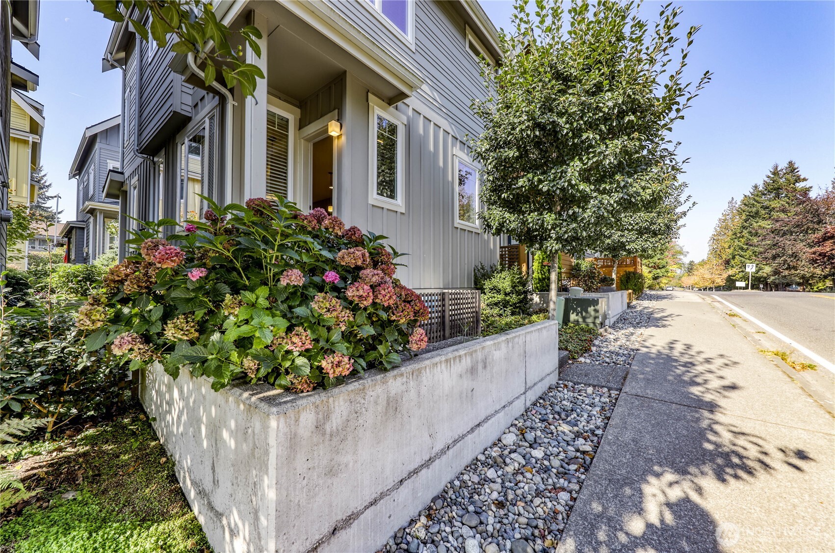 690 Wintersweet Road NE, Bainbridge Island, WA 98110