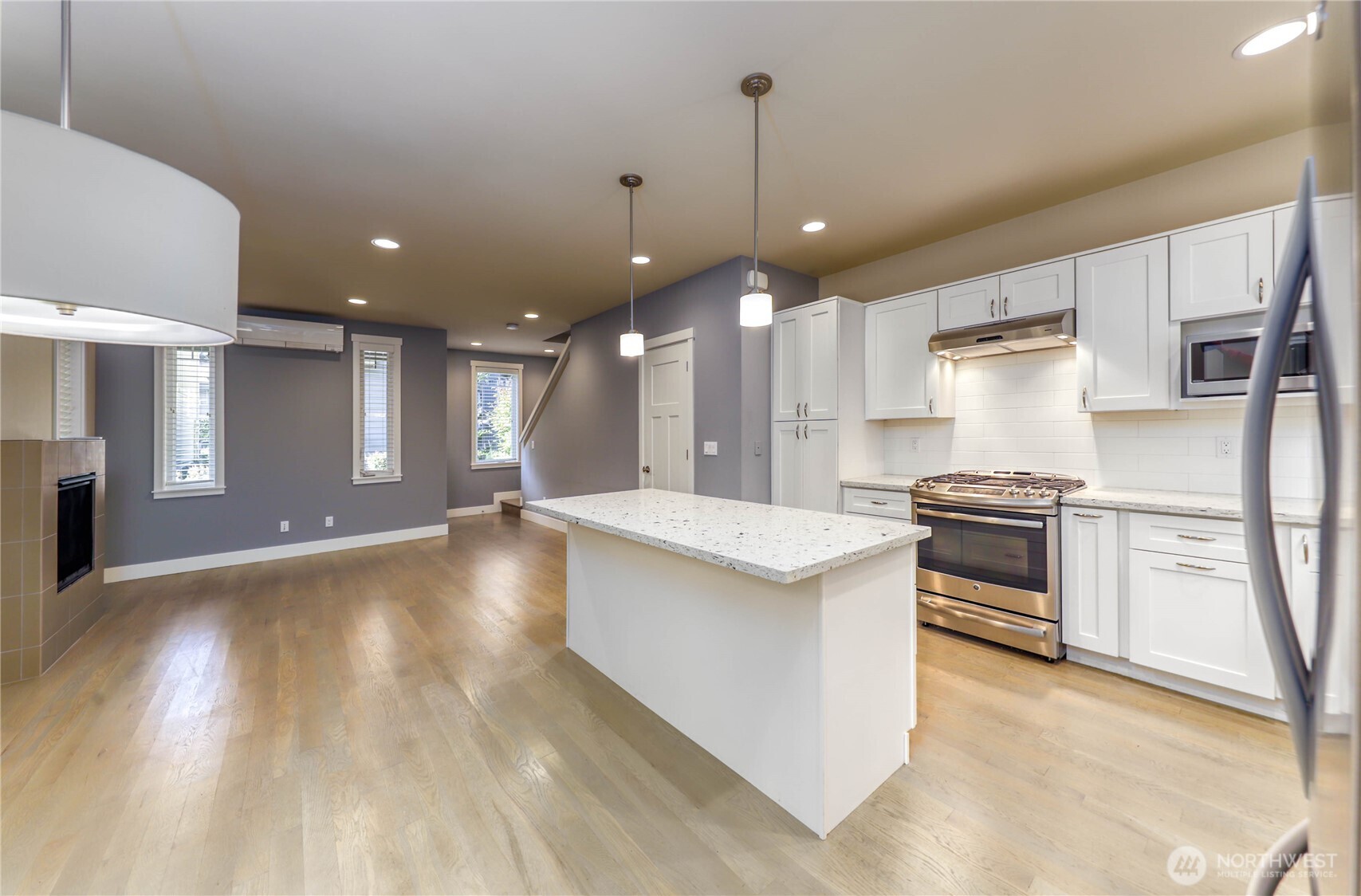 690 Wintersweet Road NE, Bainbridge Island, WA 98110