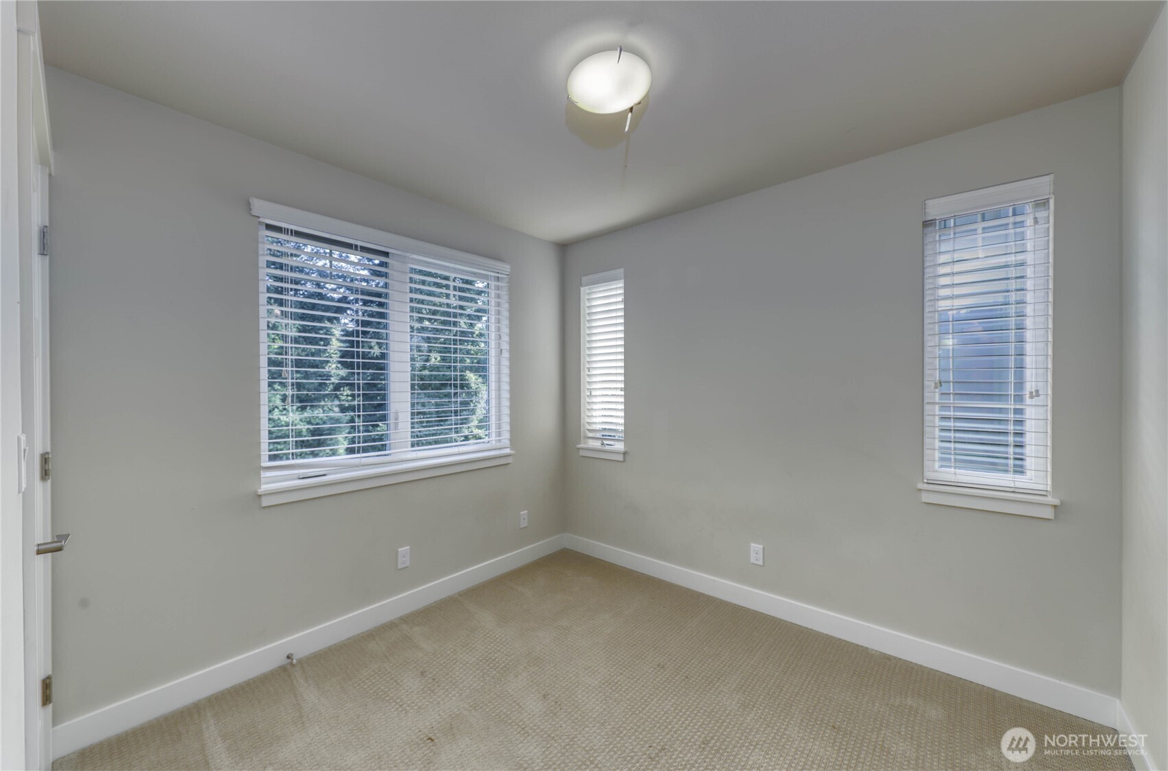690 Wintersweet Road NE, Bainbridge Island, WA 98110