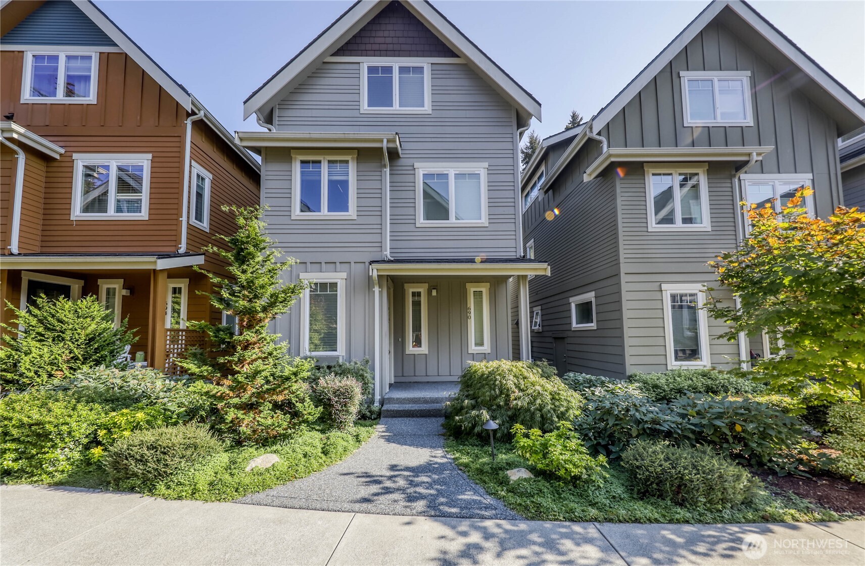 690 Wintersweet Road NE, Bainbridge Island, WA 98110