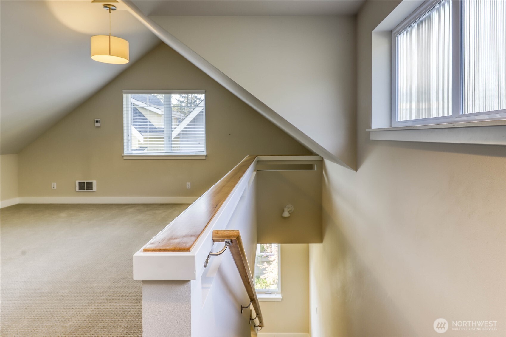 690 Wintersweet Road NE, Bainbridge Island, WA 98110