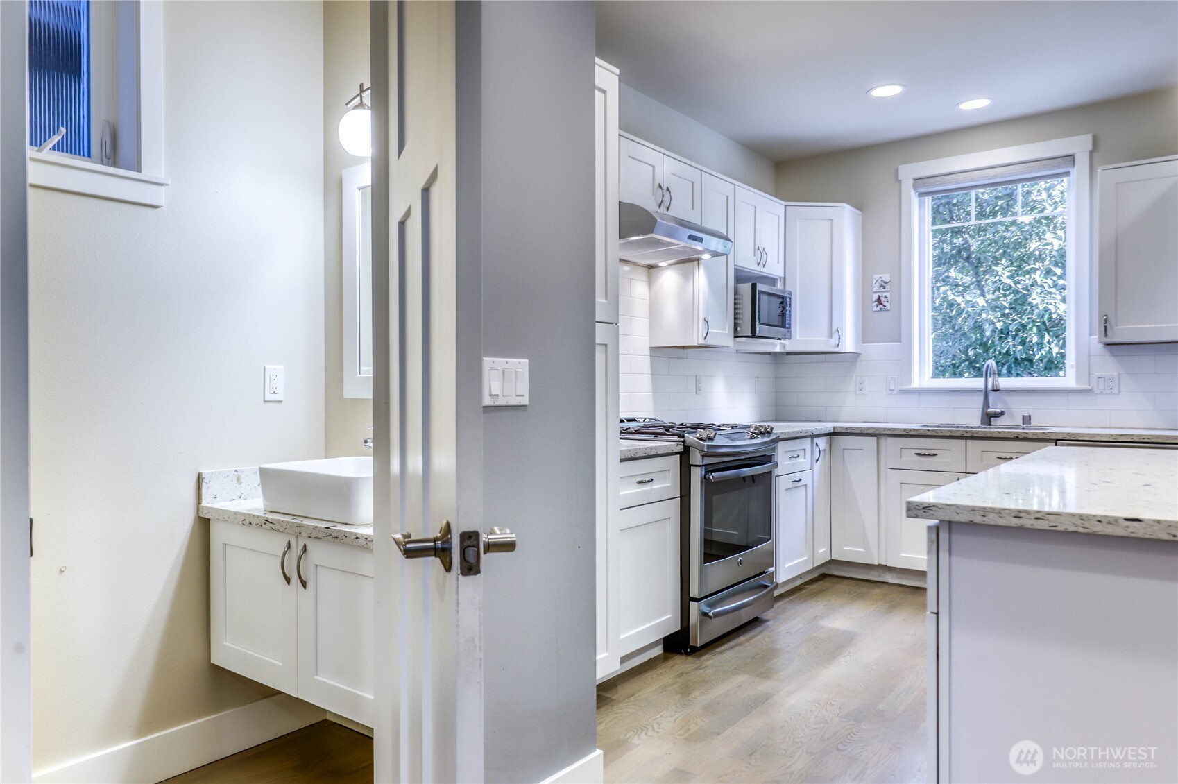 690 Wintersweet Road NE, Bainbridge Island, WA 98110