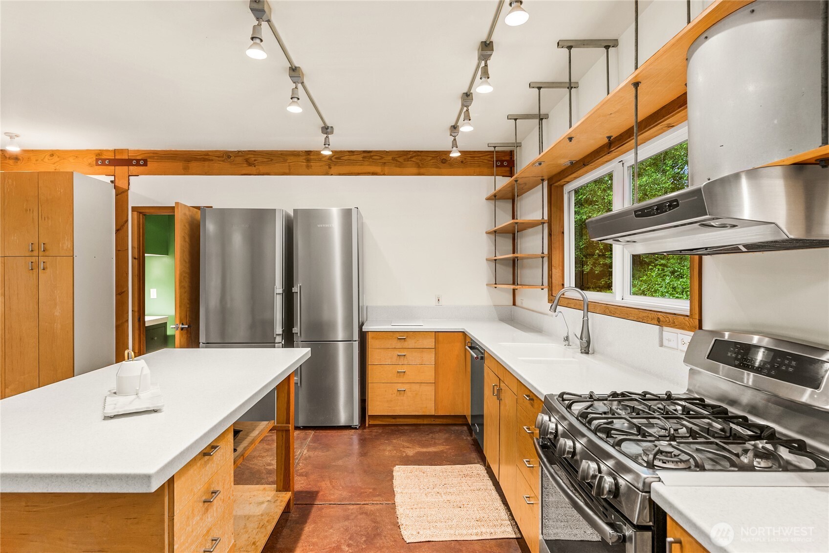 13984 Toad Holler PL NE, Bainbridge Island, WA 98110