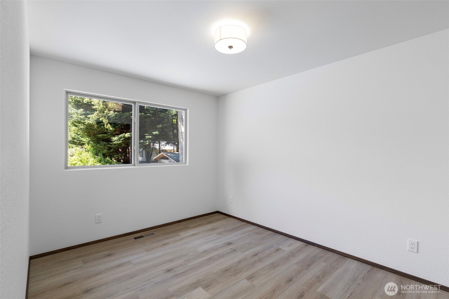 13893 John Street NE, Bainbridge Island, WA 98110