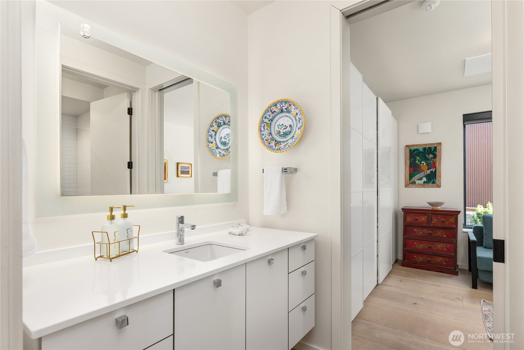 4670 Flying Goat Avenue NE, Bainbridge Island, WA 98110
