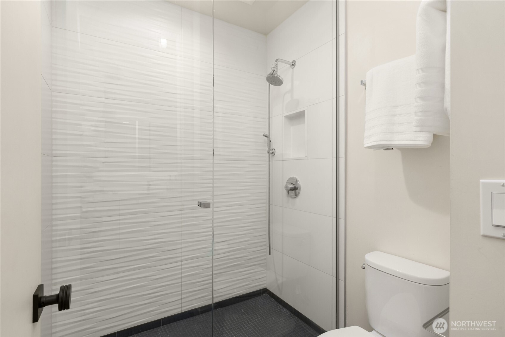 4670 Flying Goat Avenue NE, Bainbridge Island, WA 98110