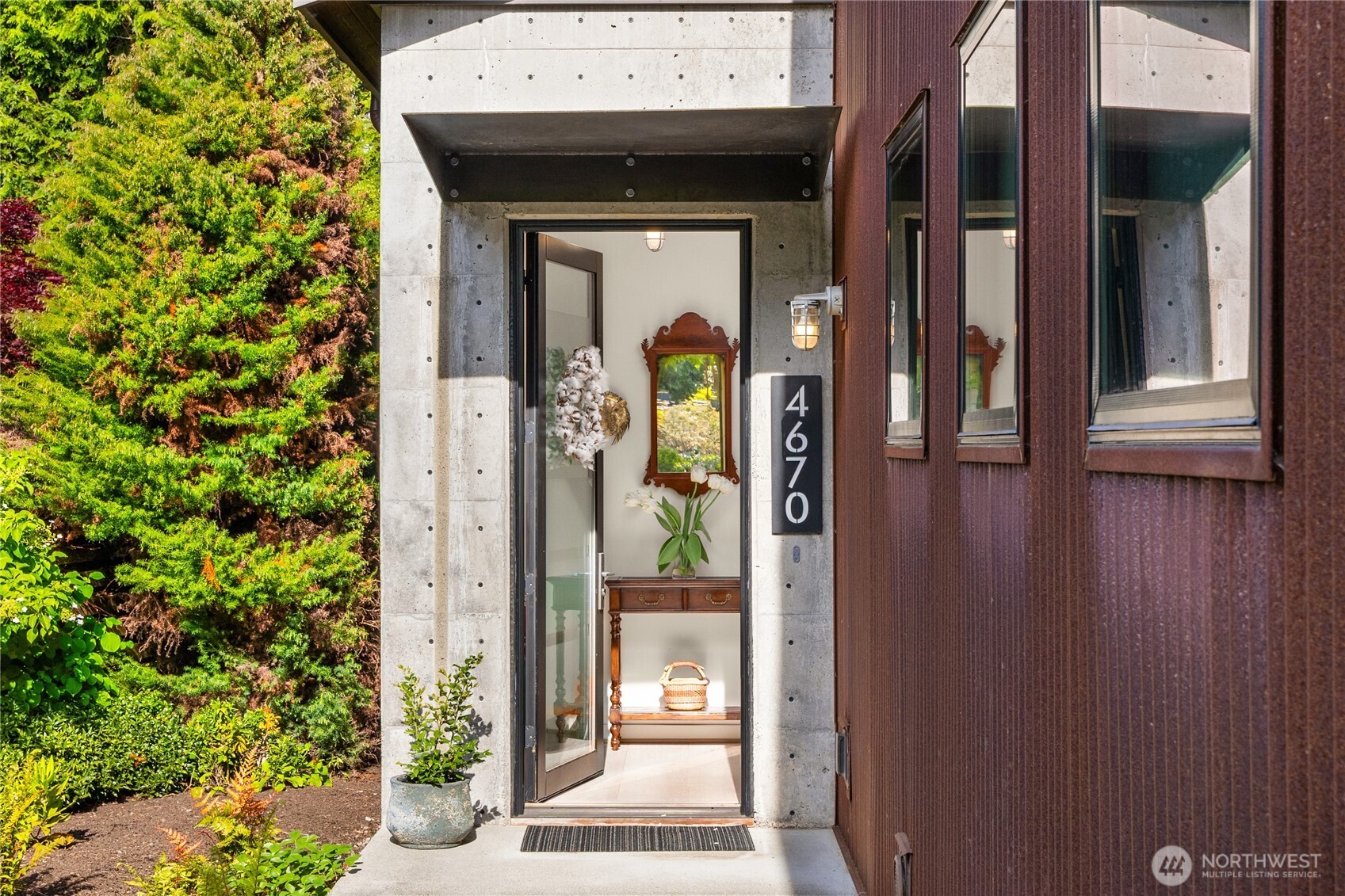 4670 Flying Goat Avenue NE, Bainbridge Island, WA 98110