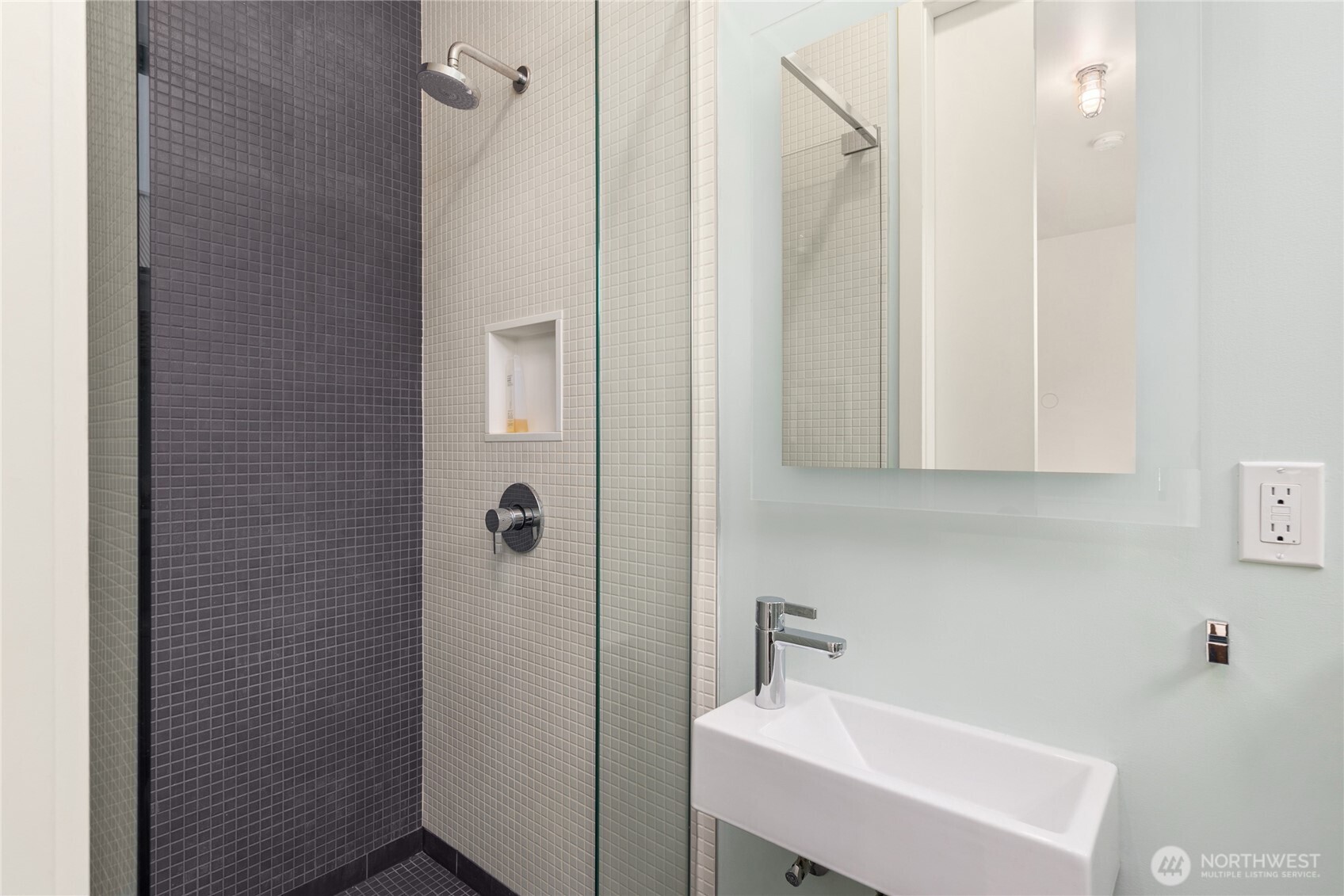 4670 Flying Goat Avenue NE, Bainbridge Island, WA 98110