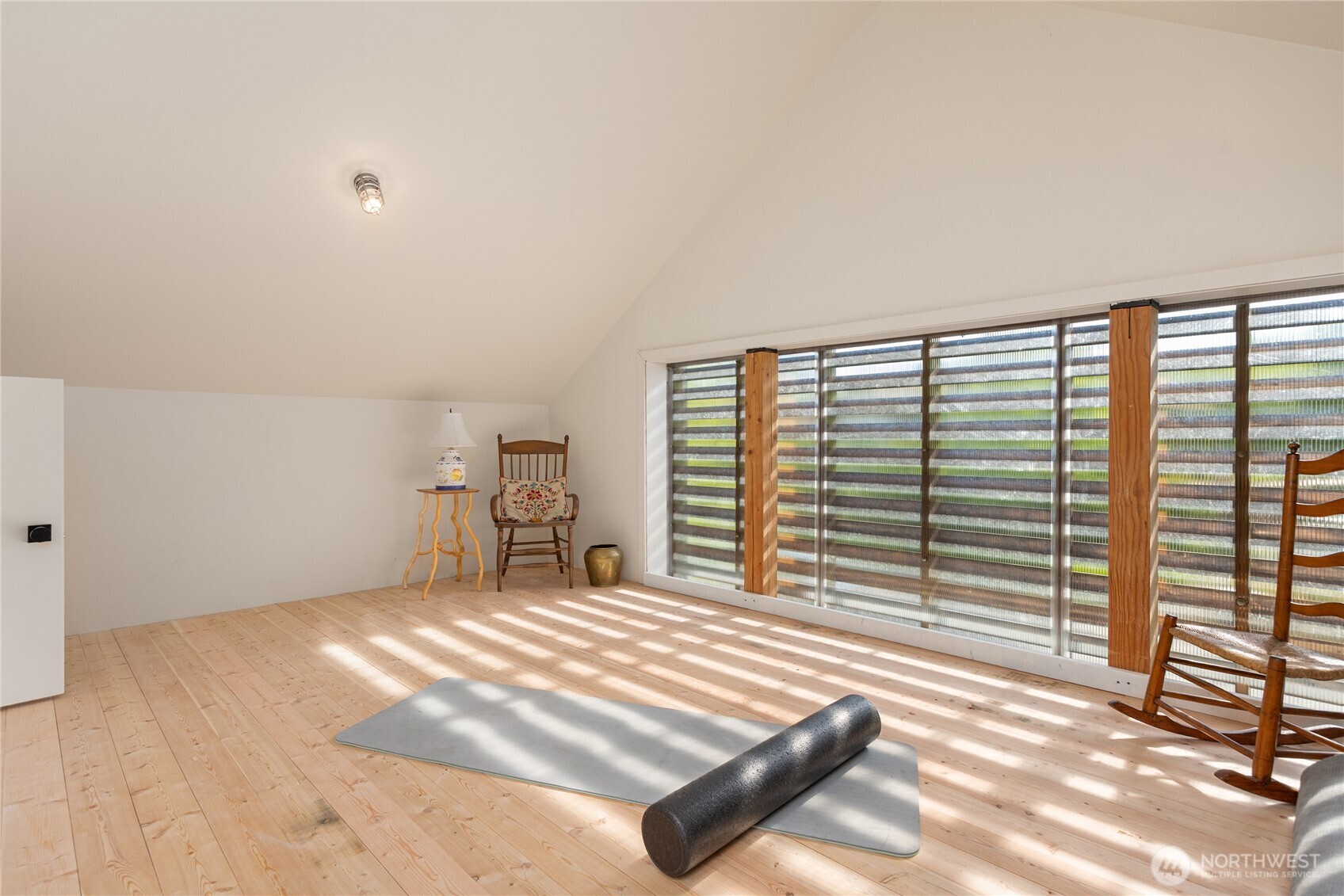 4670 Flying Goat Avenue NE, Bainbridge Island, WA 98110