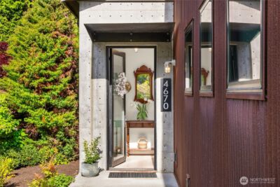 4670 Flying Goat Avenue NE, Bainbridge Island, WA 98110 - Photo 3