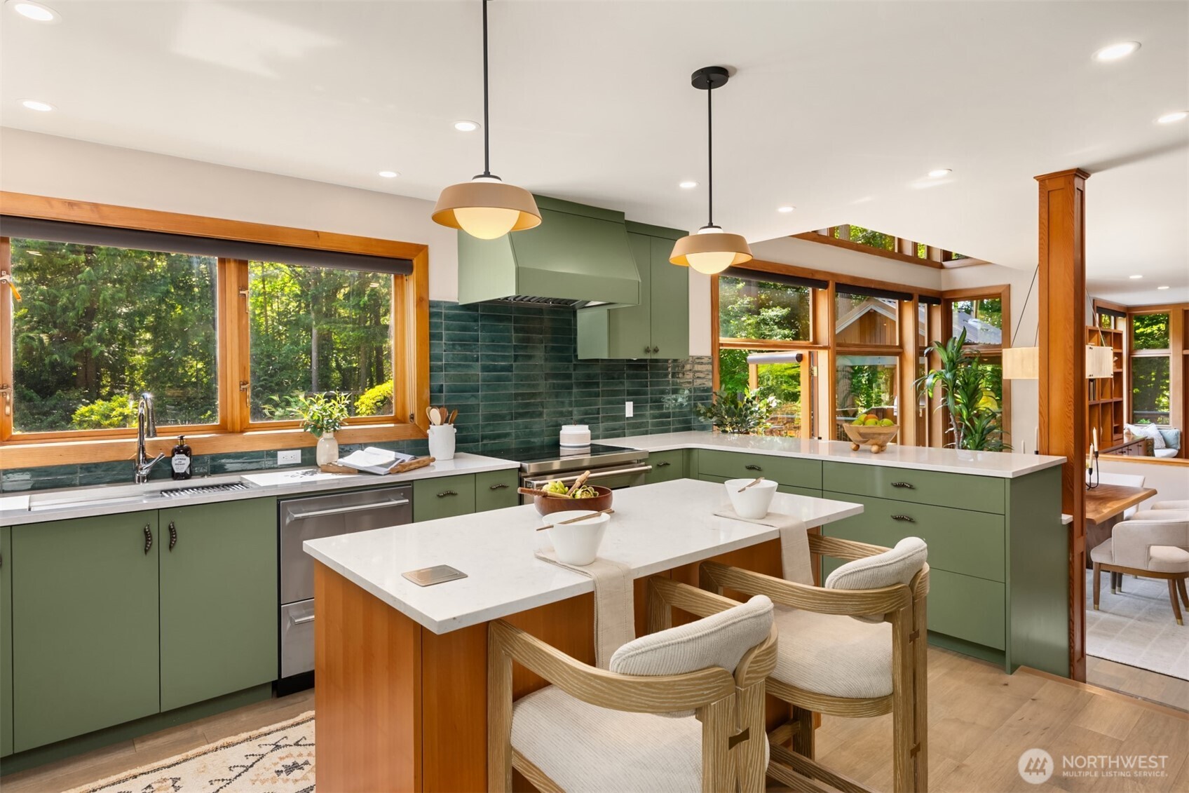 6900 NE Dolphin Drive , Bainbridge Island, WA 98110