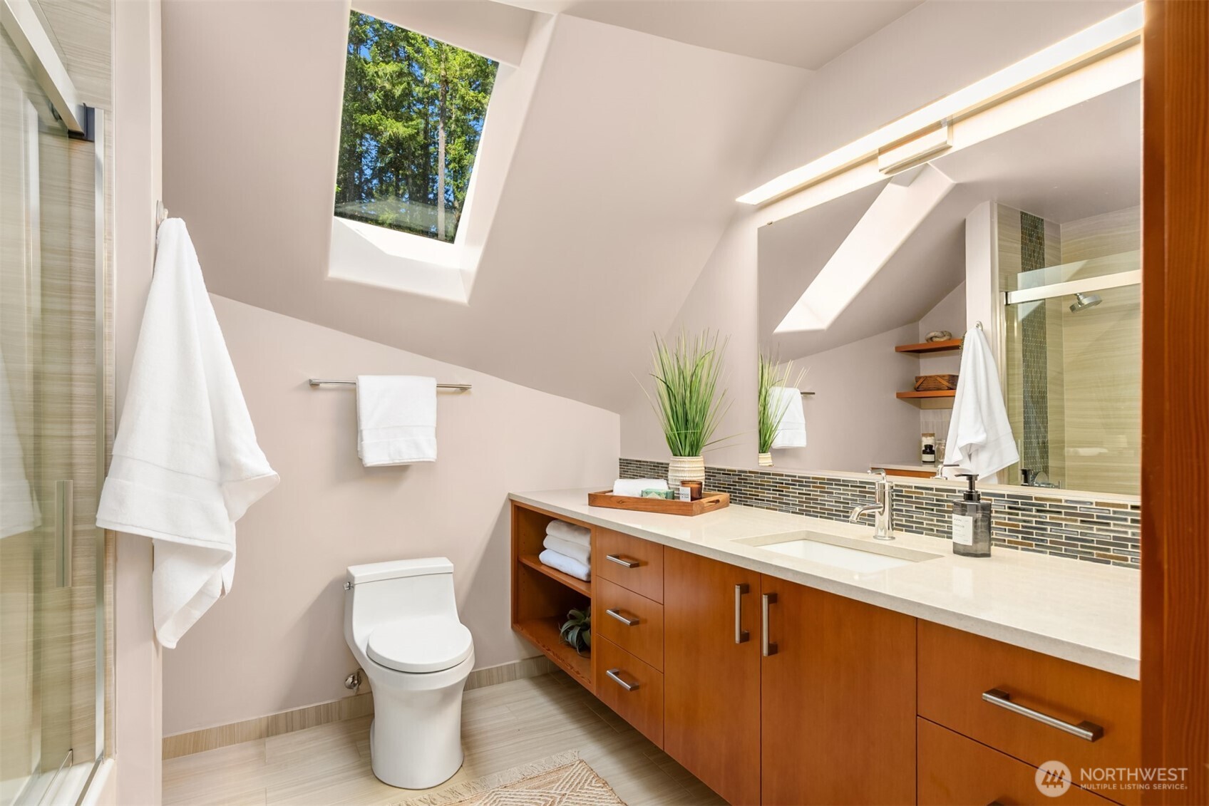 6900 NE Dolphin Drive , Bainbridge Island, WA 98110