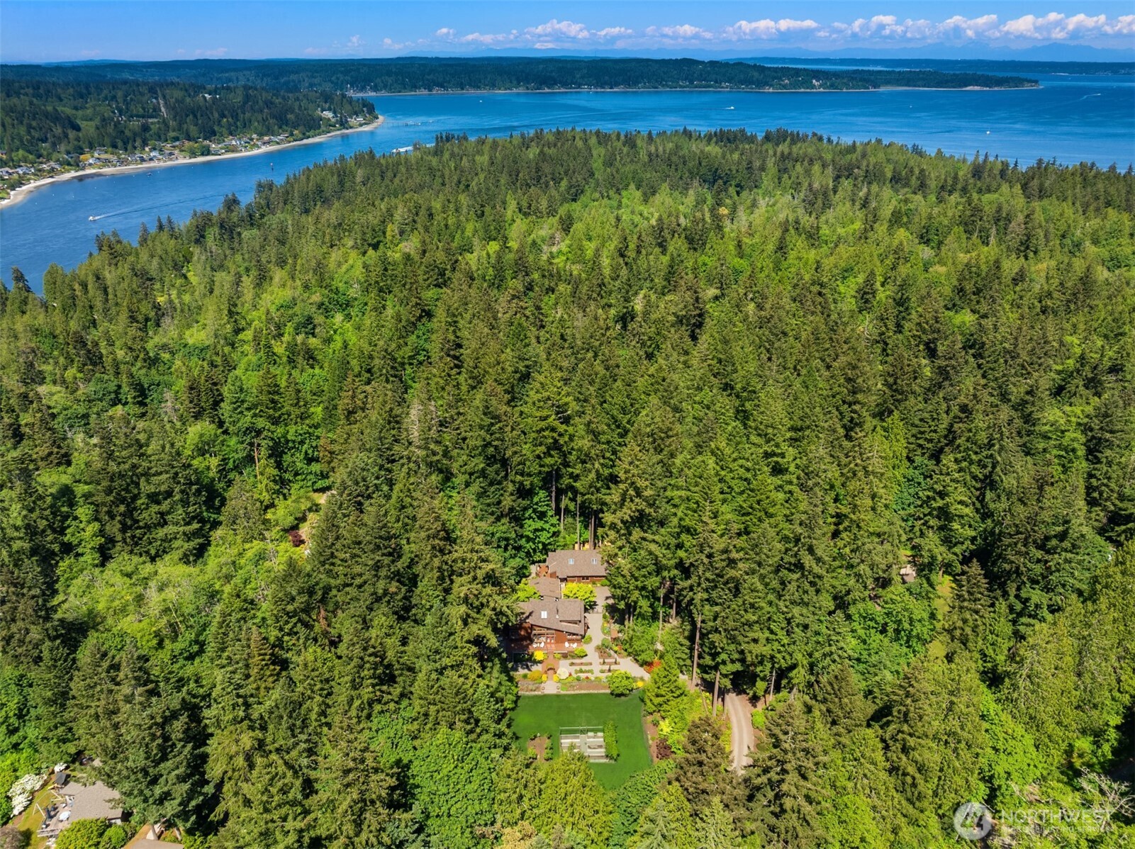 6900 NE Dolphin Drive , Bainbridge Island, WA 98110
