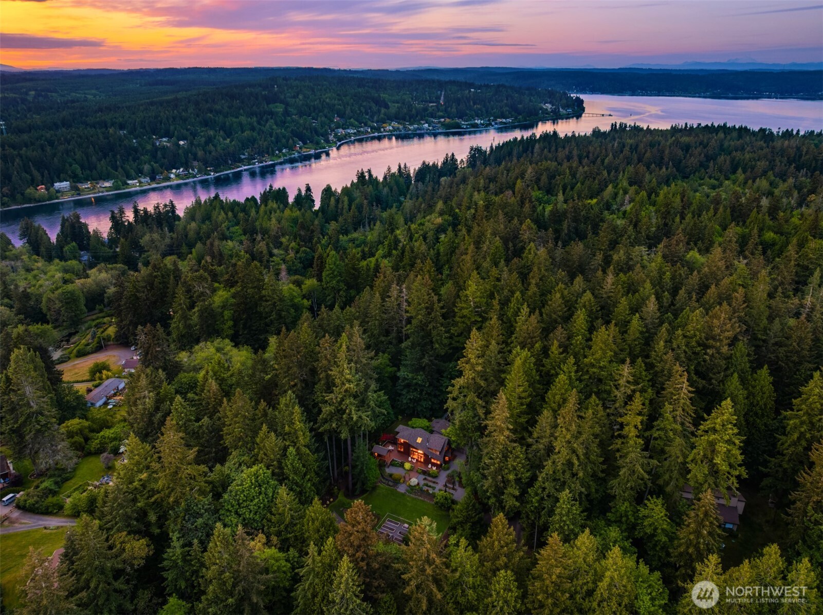 6900 NE Dolphin Drive , Bainbridge Island, WA 98110