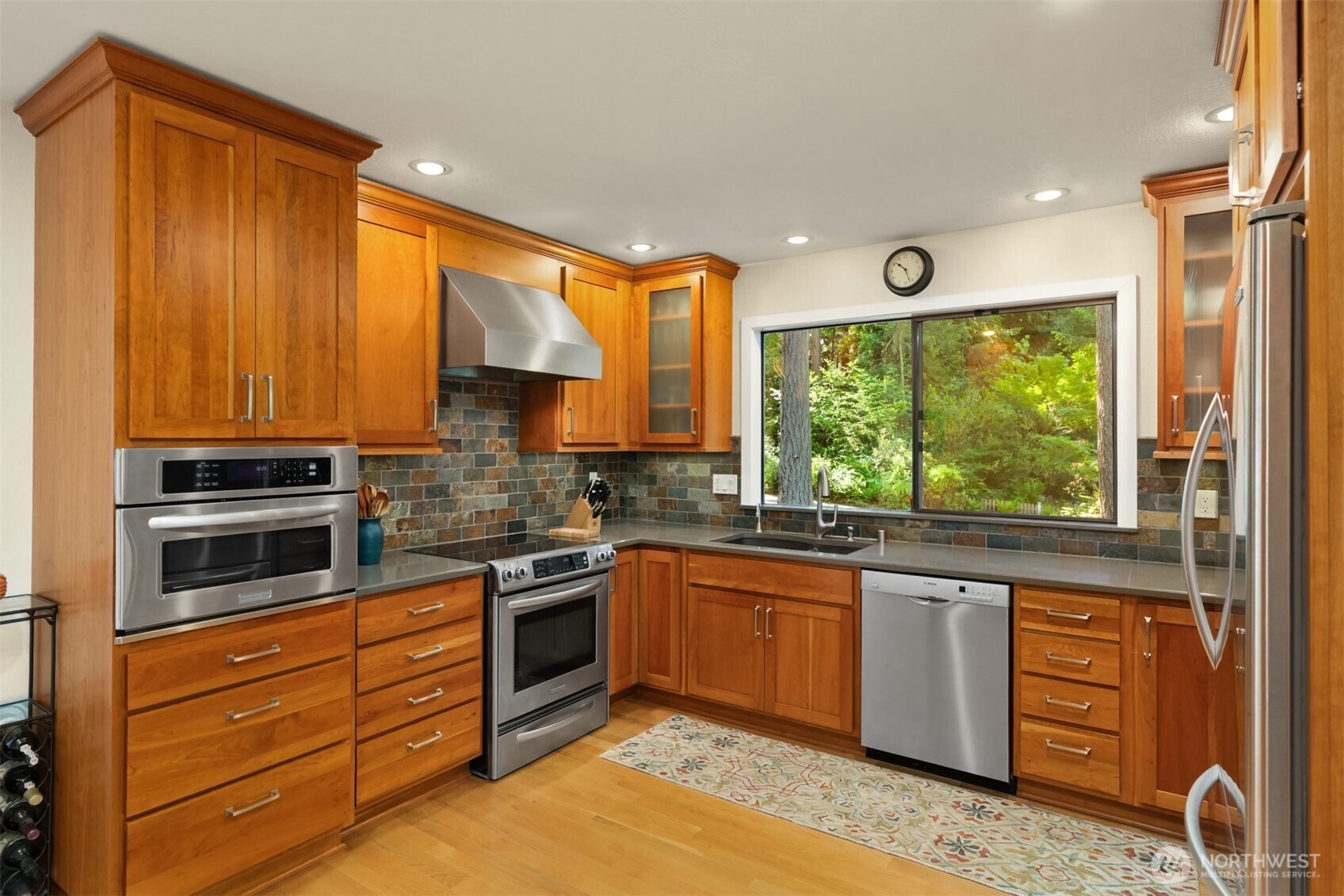 10621 Battle Point Drive NE, Bainbridge Island, WA 98110