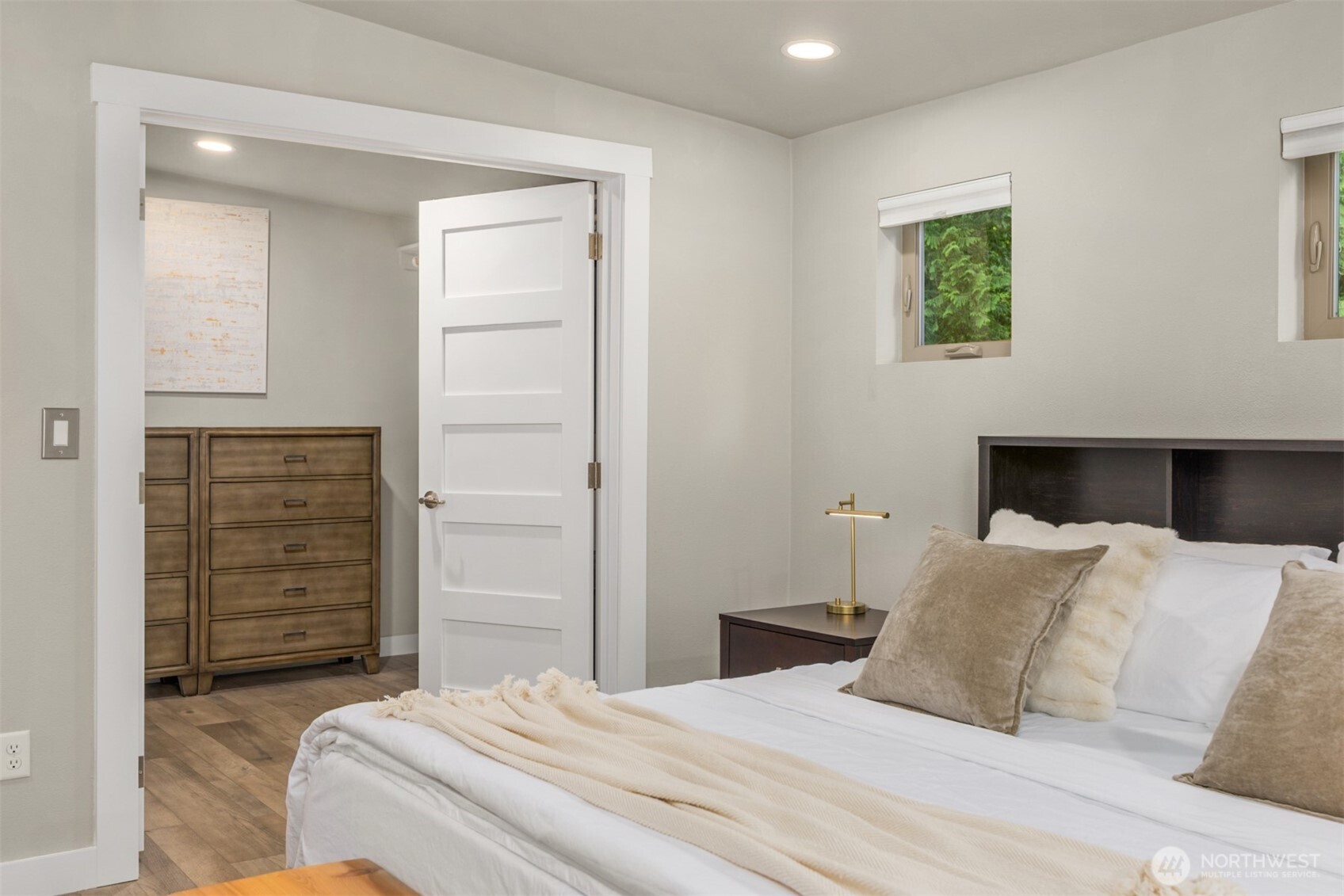 9720 NE Lofgren Road , Bainbridge Island, WA 98110