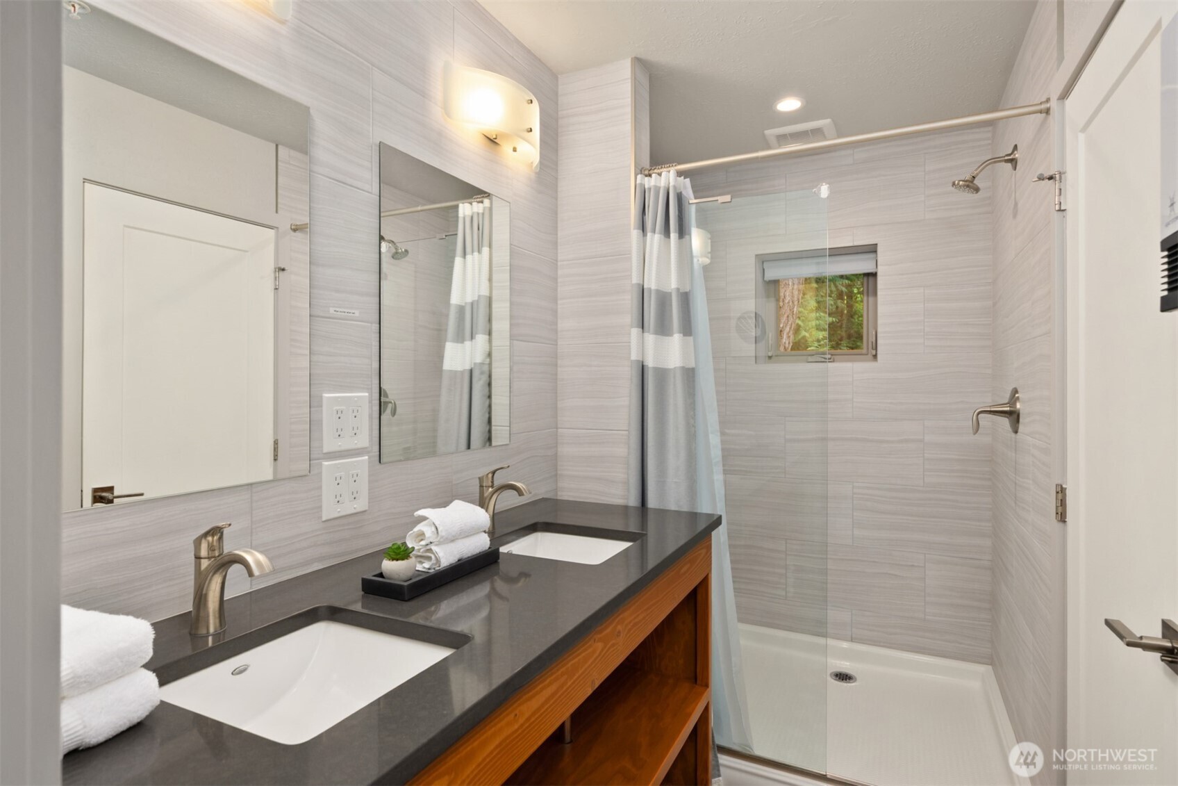 9720 NE Lofgren Road , Bainbridge Island, WA 98110