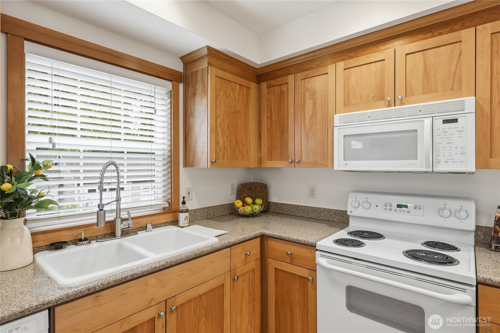1368 Stonecress Lane NE, Bainbridge Island, WA 98110