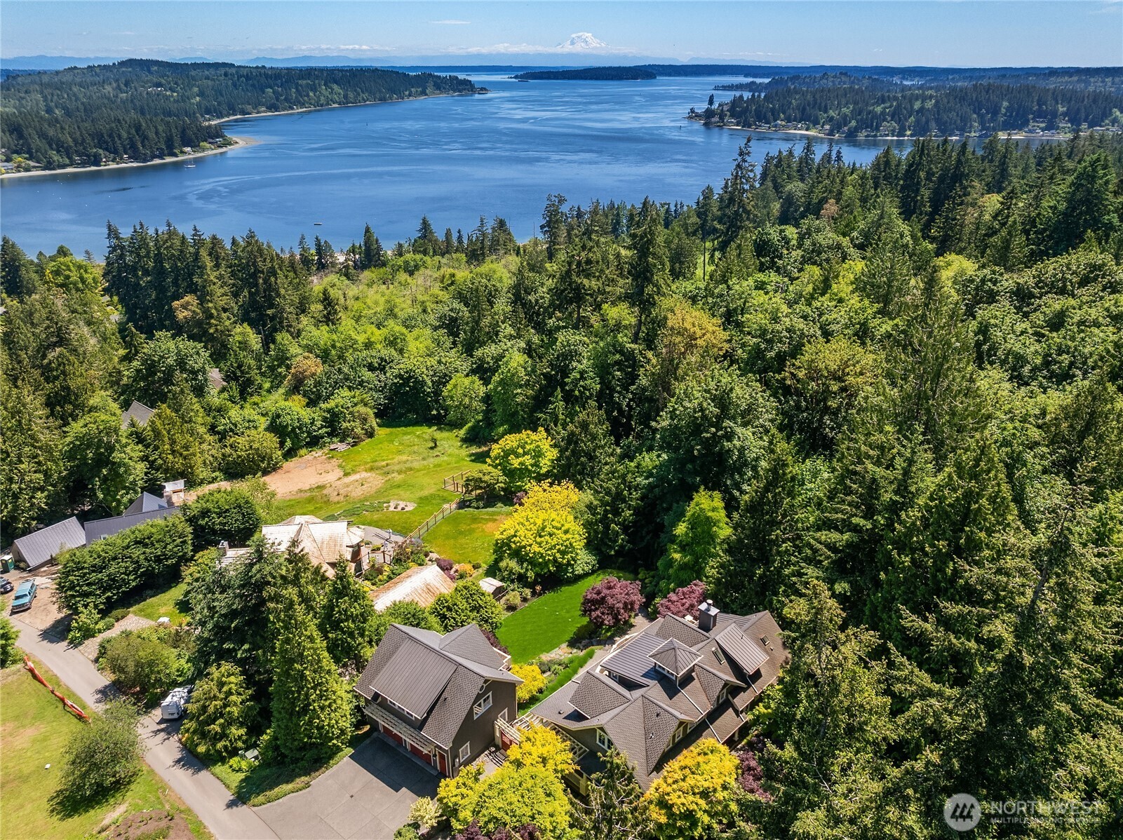 4548 Island Avenue NE, Bainbridge Island, WA 98110