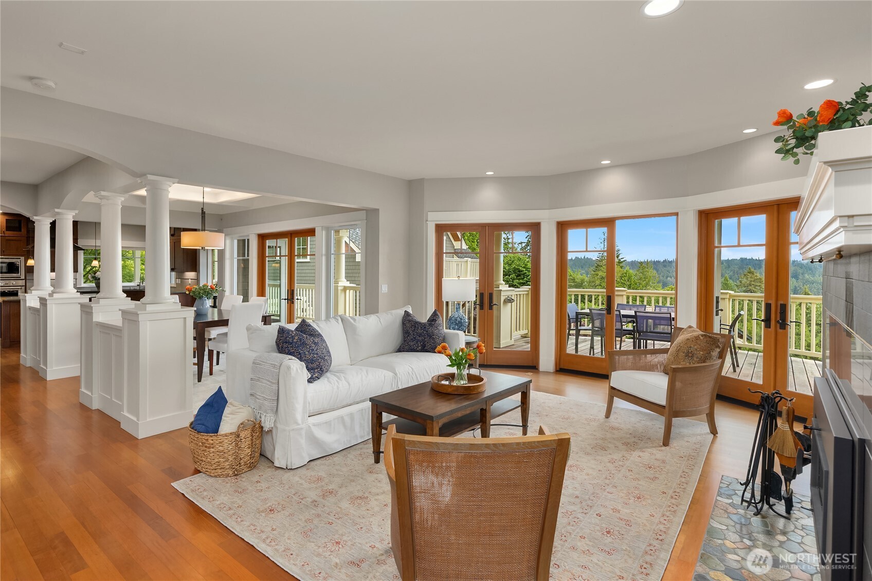 4548 Island Avenue NE, Bainbridge Island, WA 98110